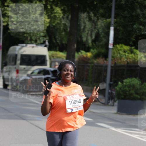 15.06.2025 - REWE Women's Run Jannik Wohlers http://msf.ph/oto/7957005 15.06.2025 09:14:28 Laufen 10065 meine-sportfotos.de