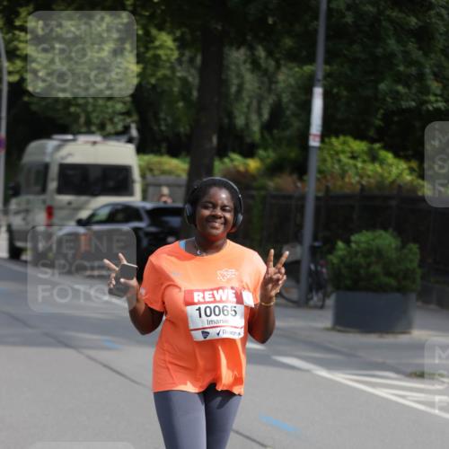 15.06.2025 - REWE Women's Run Jannik Wohlers http://msf.ph/oto/7957017 15.06.2025 09:14:28 Laufen 10065 meine-sportfotos.de