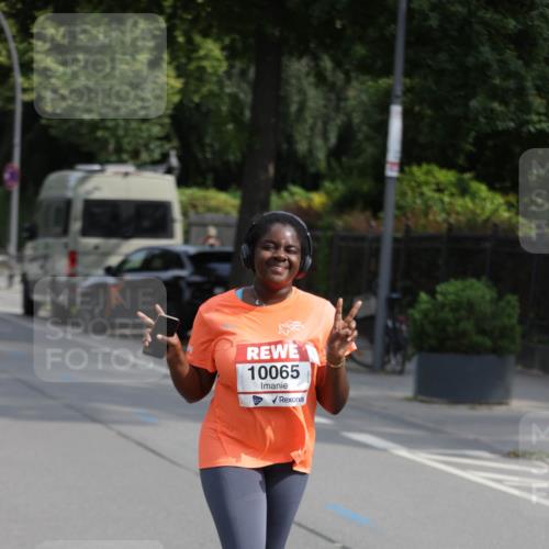 15.06.2025 - REWE Women's Run Jannik Wohlers http://msf.ph/oto/7957020 15.06.2025 09:14:28 Laufen 10065 meine-sportfotos.de