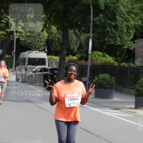 15.06.2025 - REWE Women's Run Jannik Wohlers http://msf.ph/oto/7957033 15.06.2025 09:14:28 Laufen 10065 meine-sportfotos.de