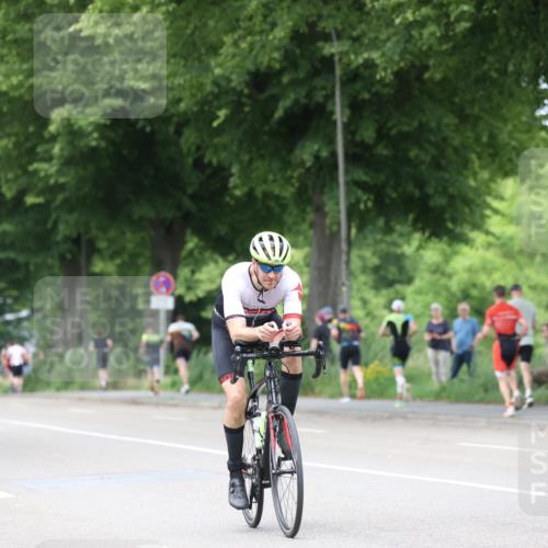 15.06.2025 - 7 Türme Triathlon Yannick Fuchs http://msf.ph/oto/7957060 15.06.2025 13:42:31 Radfahren 320, 675, 1065, 1147 meine-sportfotos.de