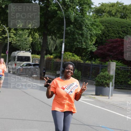 15.06.2025 - REWE Women's Run Jannik Wohlers http://msf.ph/oto/7957072 15.06.2025 09:14:29 Laufen 10065 meine-sportfotos.de