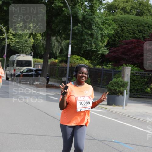 15.06.2025 - REWE Women's Run Jannik Wohlers http://msf.ph/oto/7957077 15.06.2025 09:14:29 Laufen 10065 meine-sportfotos.de