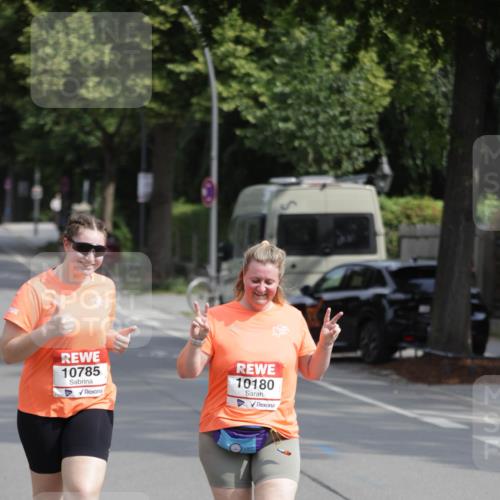 15.06.2025 - REWE Women's Run Jannik Wohlers http://msf.ph/oto/7957129 15.06.2025 09:14:33 Laufen 10785, 10180 meine-sportfotos.de