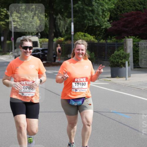 15.06.2025 - REWE Women's Run Jannik Wohlers http://msf.ph/oto/7957202 15.06.2025 09:14:36 Laufen 0785, 10180 meine-sportfotos.de