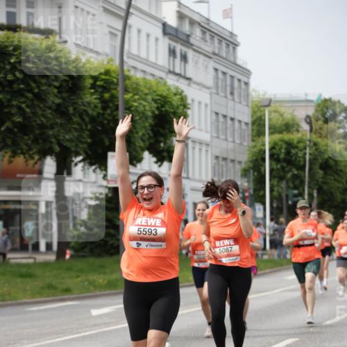 15.06.2025 - REWE Women's Run Jannik Wohlers http://msf.ph/oto/7957255 15.06.2025 09:43:55 Laufen 5593, 5087, 569 meine-sportfotos.de