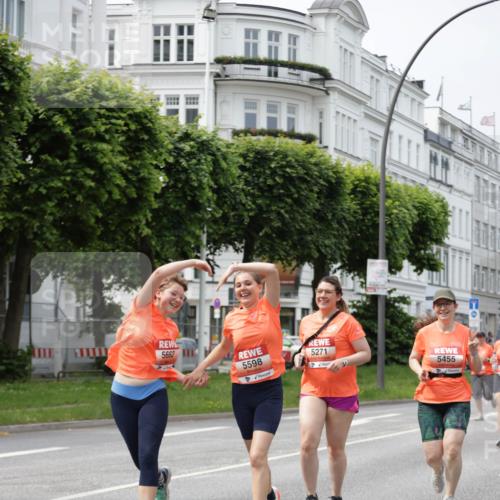 15.06.2025 - REWE Women's Run Jannik Wohlers http://msf.ph/oto/7957311 15.06.2025 09:43:58 Laufen 5662, 5271, 5598, 5455 meine-sportfotos.de