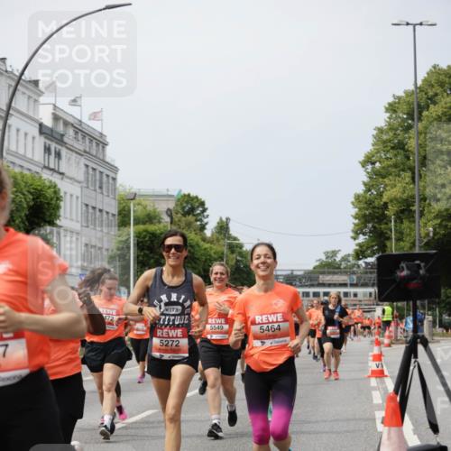15.06.2025 - REWE Women's Run Jannik Wohlers http://msf.ph/oto/7957431 15.06.2025 09:44:02 Laufen 7, 472, 5549, 5464, 5272 meine-sportfotos.de