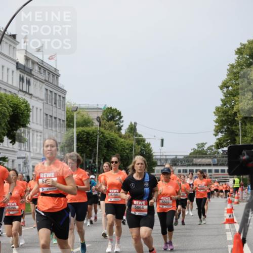 15.06.2025 - REWE Women's Run Jannik Wohlers http://msf.ph/oto/7957633 15.06.2025 09:44:07 Laufen 5295, 52, 5264, 308, 5503, 5064 meine-sportfotos.de