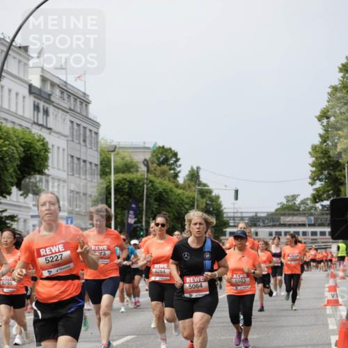 15.06.2025 - REWE Women's Run Jannik Wohlers http://msf.ph/oto/7957655 15.06.2025 09:44:07 Laufen 5295, 5227, 73, 5264, 5064, 5503, 5307 meine-sportfotos.de