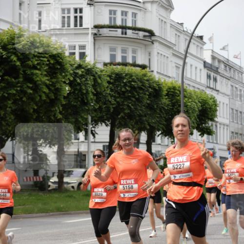 15.06.2025 - REWE Women's Run Jannik Wohlers http://msf.ph/oto/7957670 15.06.2025 09:44:08 Laufen 648, 5158, 5227, 5529, 5473 meine-sportfotos.de