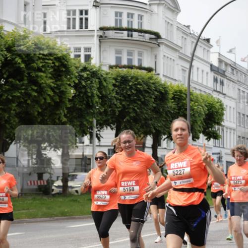 15.06.2025 - REWE Women's Run Jannik Wohlers http://msf.ph/oto/7957675 15.06.2025 09:44:08 Laufen 5158, 48, 5529, 5227, 5473 meine-sportfotos.de