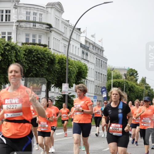 15.06.2025 - REWE Women's Run Jannik Wohlers http://msf.ph/oto/7957692 15.06.2025 09:44:08 Laufen 5227, 5295, 5304, 5, 5064, 36, 44, 5503 meine-sportfotos.de