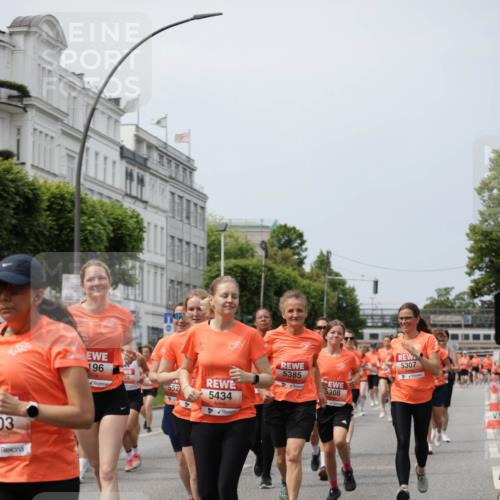 15.06.2025 - REWE Women's Run Jannik Wohlers http://msf.ph/oto/7957805 15.06.2025 09:44:11 Laufen 03, 196, 5385, 5308, 552, 5434, 5307 meine-sportfotos.de