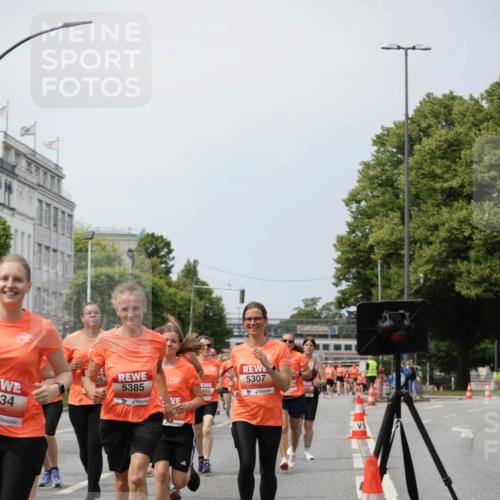 15.06.2025 - REWE Women's Run Jannik Wohlers http://msf.ph/oto/7957811 15.06.2025 09:44:11 Laufen 5307, 489, 34, 5385 meine-sportfotos.de
