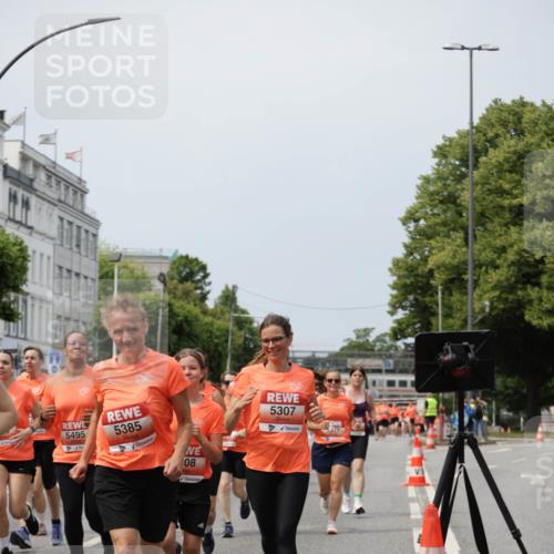 15.06.2025 - REWE Women's Run Jannik Wohlers http://msf.ph/oto/7957855 15.06.2025 09:44:12 Laufen 5495, 5385, 5307 meine-sportfotos.de