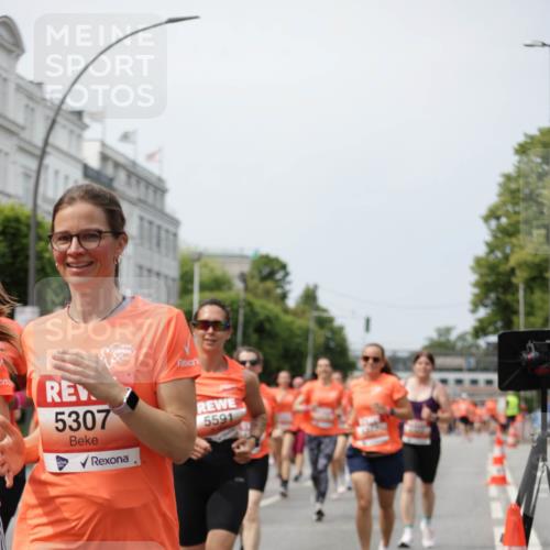 15.06.2025 - REWE Women's Run Jannik Wohlers http://msf.ph/oto/7957904 15.06.2025 09:44:14 Laufen 5307, 5591 meine-sportfotos.de