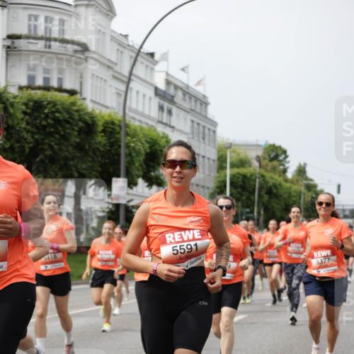 15.06.2025 - REWE Women's Run Jannik Wohlers http://msf.ph/oto/7957942 15.06.2025 09:44:14 Laufen 5418, 5591, 5377 meine-sportfotos.de