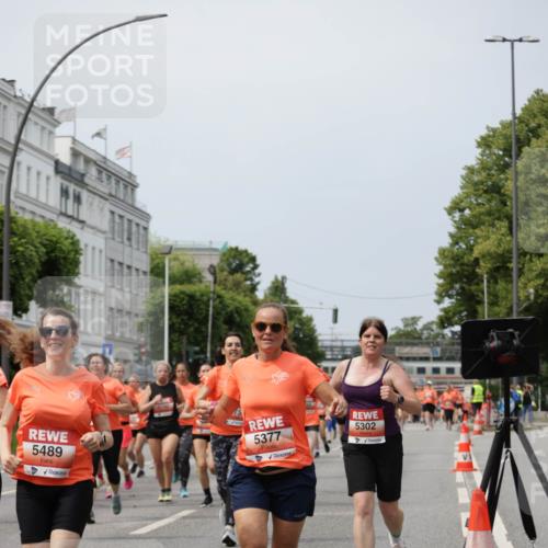 15.06.2025 - REWE Women's Run Jannik Wohlers http://msf.ph/oto/7957974 15.06.2025 09:44:15 Laufen 5489, 190, 5377, 5302 meine-sportfotos.de