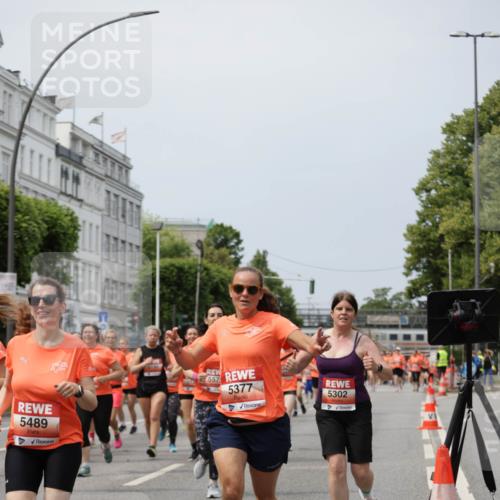 15.06.2025 - REWE Women's Run Jannik Wohlers http://msf.ph/oto/7957978 15.06.2025 09:44:15 Laufen 5489, 6190, 557, 5377, 5302 meine-sportfotos.de