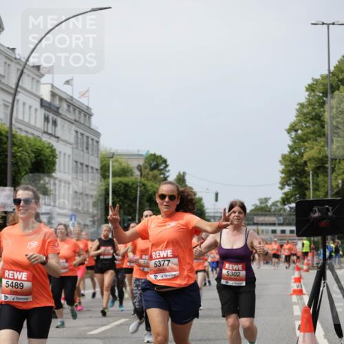 15.06.2025 - REWE Women's Run Jannik Wohlers http://msf.ph/oto/7957987 15.06.2025 09:44:15 Laufen 5489, 55, 5377, 5302 meine-sportfotos.de