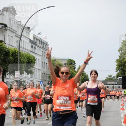 15.06.2025 - REWE Women's Run Jannik Wohlers http://msf.ph/oto/7958011 15.06.2025 09:44:16 Laufen 5293, 5190, 5124, 5377, 5342, 5302 meine-sportfotos.de