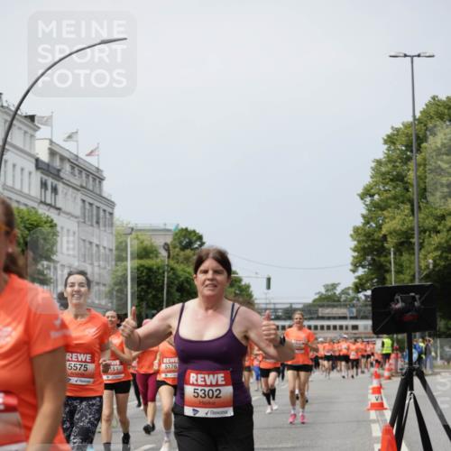 15.06.2025 - REWE Women's Run Jannik Wohlers http://msf.ph/oto/7958061 15.06.2025 09:44:16 Laufen 5575, 5176, 151, 5302 meine-sportfotos.de