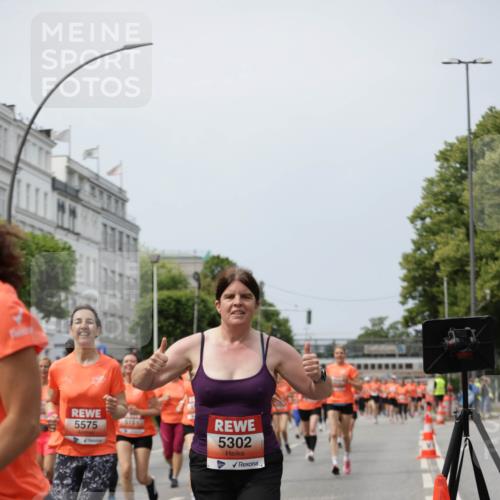 15.06.2025 - REWE Women's Run Jannik Wohlers http://msf.ph/oto/7958070 15.06.2025 09:44:16 Laufen 1112, 5575, 5151, 5302 meine-sportfotos.de