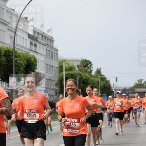 15.06.2025 - REWE Women's Run Jannik Wohlers http://msf.ph/oto/7958735 15.06.2025 09:44:31 Laufen 5334, 5335 meine-sportfotos.de
