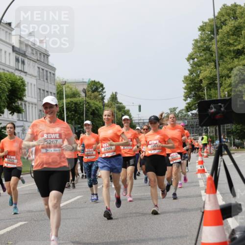 15.06.2025 - REWE Women's Run Jannik Wohlers http://msf.ph/oto/7958803 15.06.2025 09:44:35 Laufen 5138, 5620, 5267, 5299, 5459, 565, 5329 meine-sportfotos.de