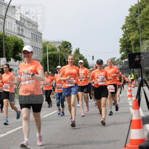 15.06.2025 - REWE Women's Run Jannik Wohlers http://msf.ph/oto/7958822 15.06.2025 09:44:36 Laufen 5620, 5267, 5299, 5659, 5408, 5459, 5329 meine-sportfotos.de