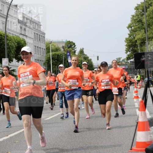 15.06.2025 - REWE Women's Run Jannik Wohlers http://msf.ph/oto/7958826 15.06.2025 09:44:36 Laufen 5620, 5267, 5408, 158, 5299, 5459, 5659, 5329 meine-sportfotos.de