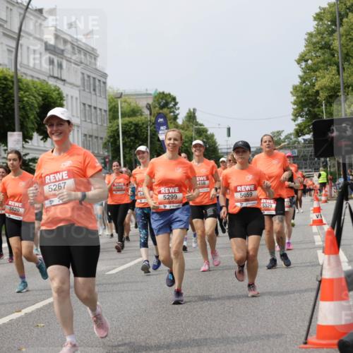 15.06.2025 - REWE Women's Run Jannik Wohlers http://msf.ph/oto/7958828 15.06.2025 09:44:36 Laufen 5620, 5267, 5408, 458, 54, 5299, 5659, 77, 5329 meine-sportfotos.de