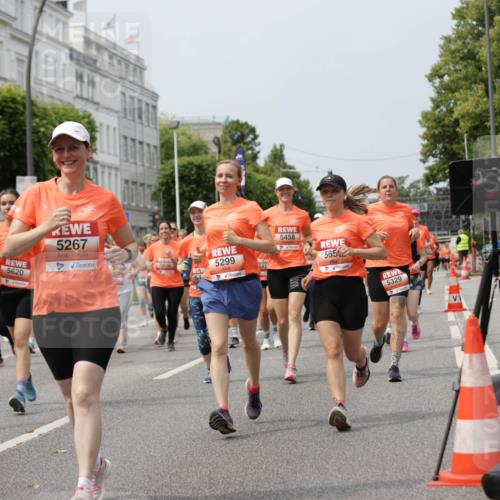15.06.2025 - REWE Women's Run Jannik Wohlers http://msf.ph/oto/7958844 15.06.2025 09:44:36 Laufen 5620, 5267, 5408, 5299, 541, 5458, 565, 5329 meine-sportfotos.de