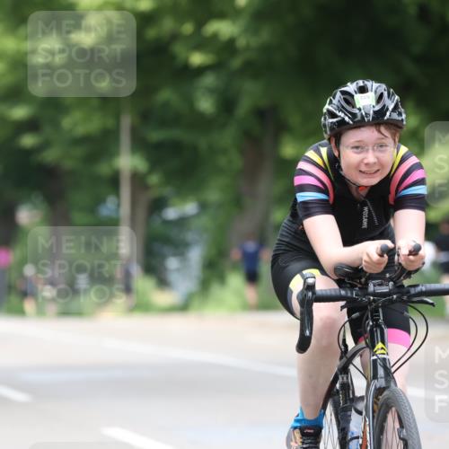 15.06.2025 - 7 Türme Triathlon Yannick Fuchs http://msf.ph/oto/7958908 15.06.2025 13:46:49 Radfahren 581, 726, 735, 752, 788, 888, 957, 968, 976, 1109, 1113 meine-sportfotos.de