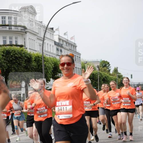 15.06.2025 - REWE Women's Run Jannik Wohlers http://msf.ph/oto/7958935 15.06.2025 09:44:41 Laufen 096, 5437, 5411, 529, 5641, 537, 5427, 5206 meine-sportfotos.de