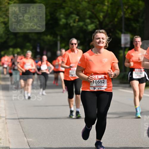 15.06.2025 - REWE Women's Run Dr. Thomas Lammeyer http://msf.ph/oto/7959110 15.06.2025 09:48:45 Laufen 10552, 10592 meine-sportfotos.de