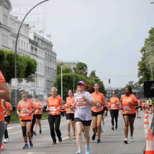 15.06.2025 - REWE Women's Run Jannik Wohlers http://msf.ph/oto/7959120 15.06.2025 09:44:45 Laufen 5637, 5521, 5596, 5189, 5584 meine-sportfotos.de