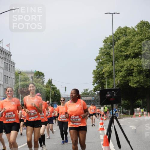 15.06.2025 - REWE Women's Run Jannik Wohlers http://msf.ph/oto/7959221 15.06.2025 09:44:47 Laufen 5522, 5189, 200, 5653, 5584 meine-sportfotos.de