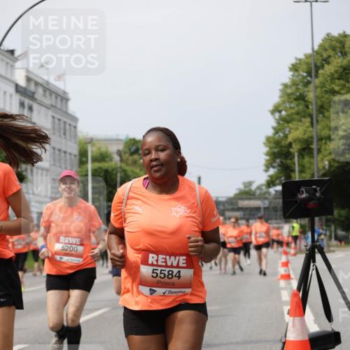 15.06.2025 - REWE Women's Run Jannik Wohlers http://msf.ph/oto/7959309 15.06.2025 09:44:49 Laufen 5200, 5584 meine-sportfotos.de