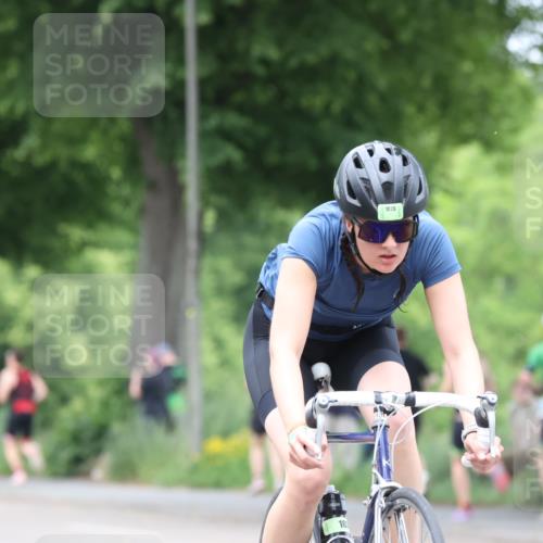 15.06.2025 - 7 Türme Triathlon Yannick Fuchs http://msf.ph/oto/7959343 15.06.2025 13:47:41 Radfahren 925, 1026, 1135 meine-sportfotos.de