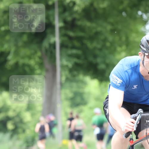 15.06.2025 - 7 Türme Triathlon Yannick Fuchs http://msf.ph/oto/7959367 15.06.2025 13:47:44 Radfahren 925, 1026, 1135 meine-sportfotos.de
