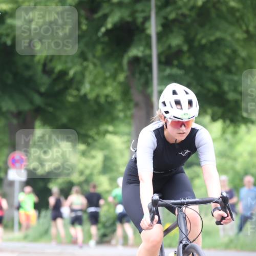 15.06.2025 - 7 Türme Triathlon Yannick Fuchs http://msf.ph/oto/7959387 15.06.2025 13:47:47 Radfahren 897, 925 meine-sportfotos.de