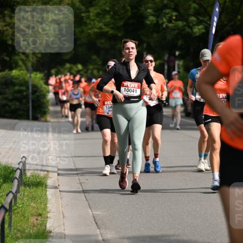 15.06.2025 - REWE Women's Run Dr. Thomas Lammeyer http://msf.ph/oto/7959398 15.06.2025 09:48:55 Laufen 10041, 04 meine-sportfotos.de