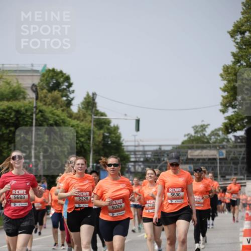 15.06.2025 - REWE Women's Run Jannik Wohlers http://msf.ph/oto/7959466 15.06.2025 09:44:54 Laufen 5688, 5325, 5630, 5029 meine-sportfotos.de