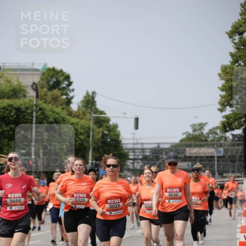 15.06.2025 - REWE Women's Run Jannik Wohlers http://msf.ph/oto/7959468 15.06.2025 09:44:54 Laufen 5630, 5688, 5325, 5029, 5220, 257 meine-sportfotos.de