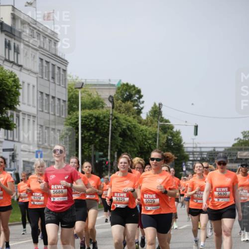 15.06.2025 - REWE Women's Run Jannik Wohlers http://msf.ph/oto/7959494 15.06.2025 09:44:55 Laufen 5688, 39, 5379, 5325, 5029, 5630, 522, 5257 meine-sportfotos.de