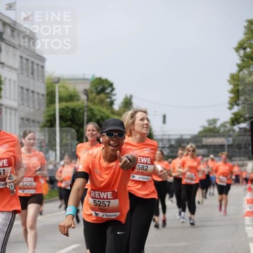 15.06.2025 - REWE Women's Run Jannik Wohlers http://msf.ph/oto/7959609 15.06.2025 09:45:02 Laufen 51, 5430, 5257, 582 meine-sportfotos.de