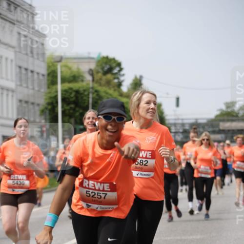 15.06.2025 - REWE Women's Run Jannik Wohlers http://msf.ph/oto/7959623 15.06.2025 09:45:02 Laufen 5430, 5257, 582 meine-sportfotos.de