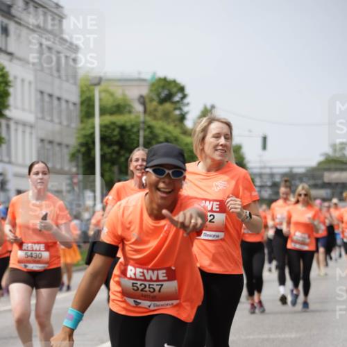 15.06.2025 - REWE Women's Run Jannik Wohlers http://msf.ph/oto/7959629 15.06.2025 09:45:02 Laufen 5430, 5257, 2 meine-sportfotos.de
